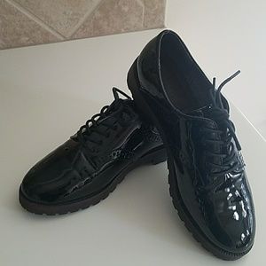 Patent leather shoes